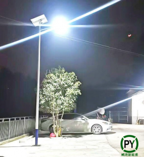 唐山農村6米40瓦太陽能路燈照明效果